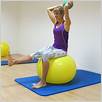 14 esercizi con la palla medica per tutto il corpo per scolpire braccia e core